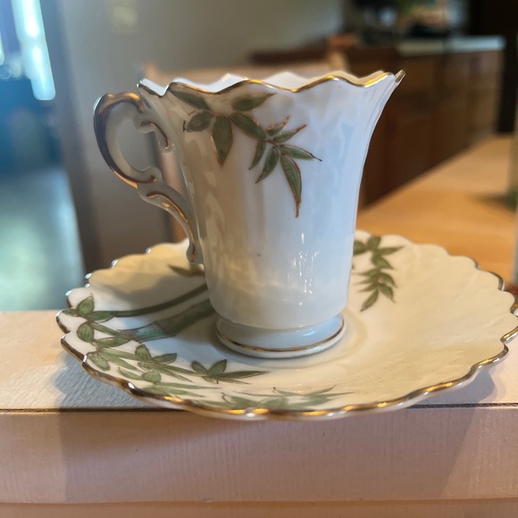 Vintage porcelain demitasse cup and saucer, gold trim handle painted from Japan - Picture 1 of 11